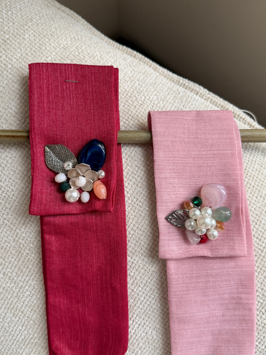 Daenggi KKOT rouge et rose — vue complète sur coussin