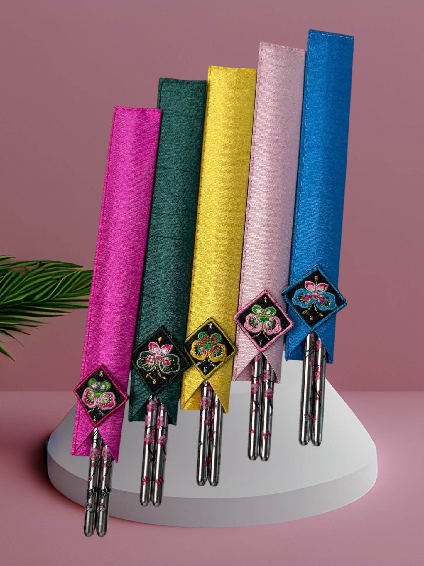 Baguettes JEOTGARAK 5 couleurs étui soie brodée coréenne