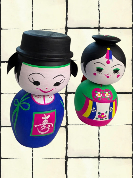 Poupée HANBOKDOLL — couple en hanbok, vue de face