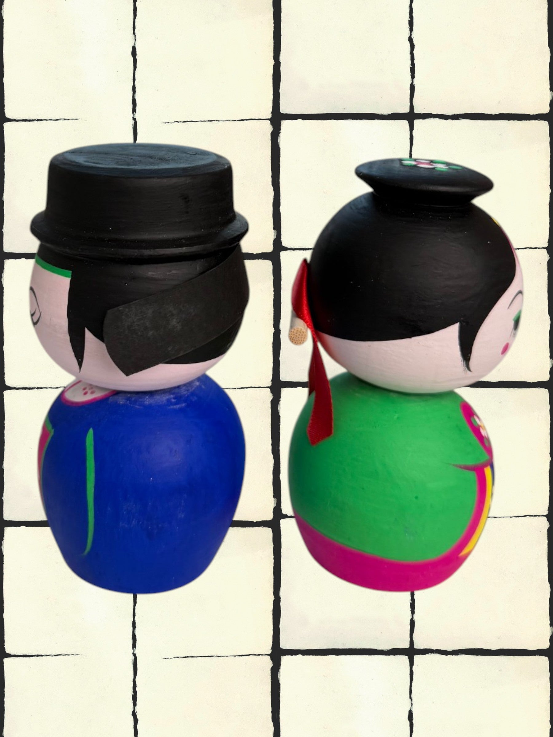 Poupée HANBOKDOLL — vue de dos, couple en hanbok